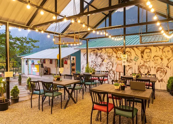 Whoopers Hostel ManaliHostel